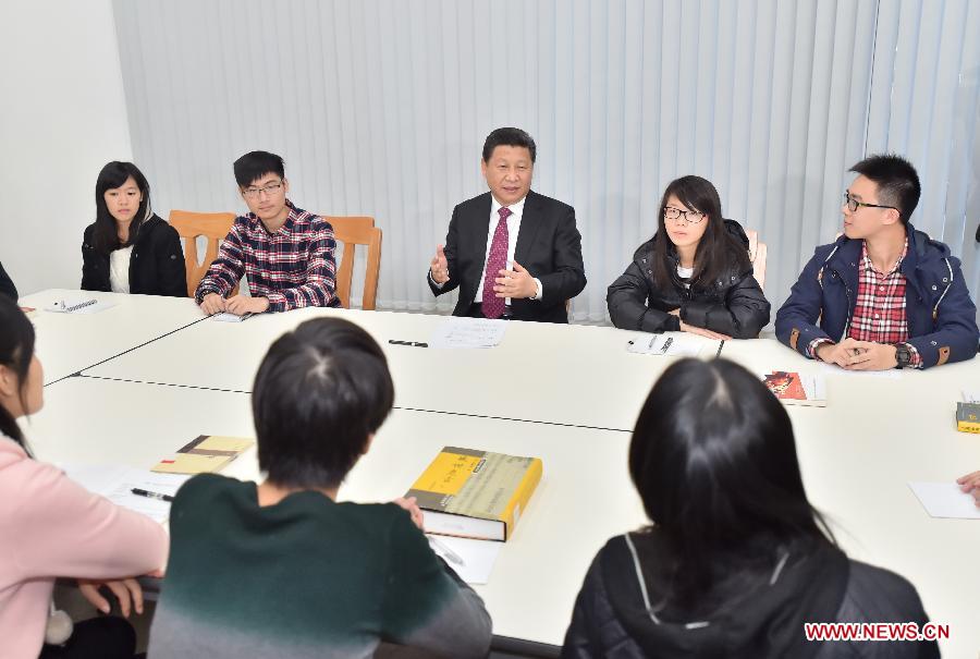 Chinese President Xi Jinping (C) interacts with students while visiting the University of Macao's new campus on Hengqin island, Dec. 20, 2014. (Xinhua/Li Tao)