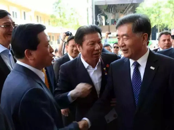 Vice Premier Wang Yang Inspects Bright Food Exhibition Area at Expo 2015 in Milan