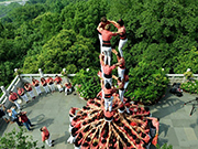 Catalan performers build human towers in Hangzhou