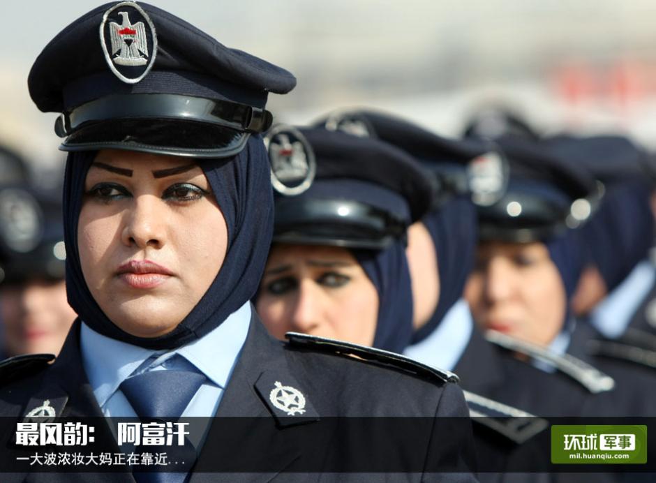 Foreign female soldiers in military parades 