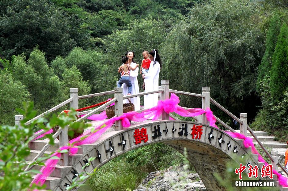 Chinese couple dresses up as cowherd and weaver girl on Chinese Valentine’s Day