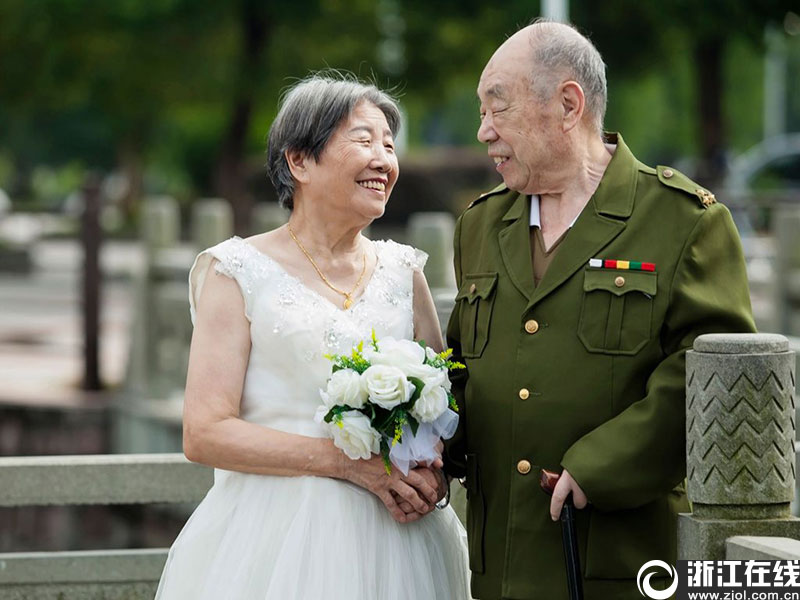 Veterans realize  dream of taking wedding photos