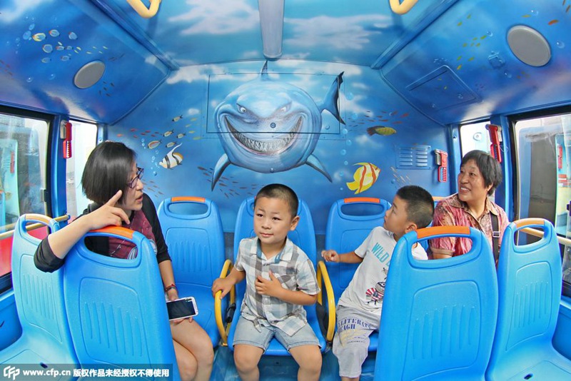 Bus with ocean themed 3D painting debuts in Shandong