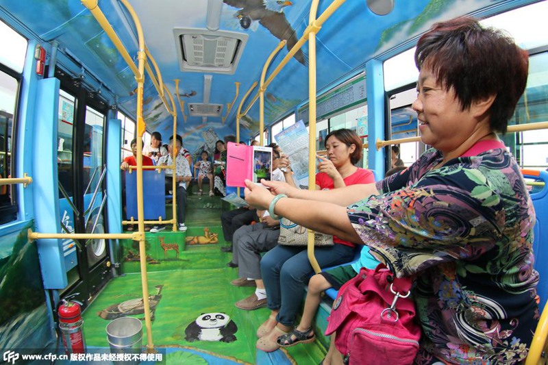 Bus with ocean themed 3D painting debuts in Shandong