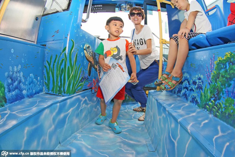 Bus with ocean themed 3D painting debuts in Shandong