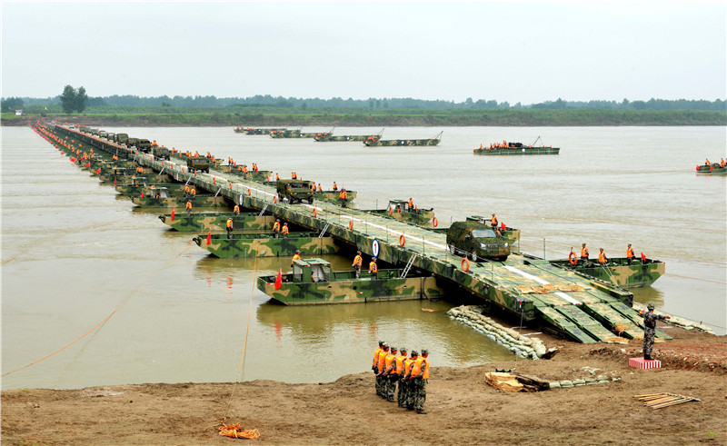 PLA builds 500m pontoon bridge in 15 minutes