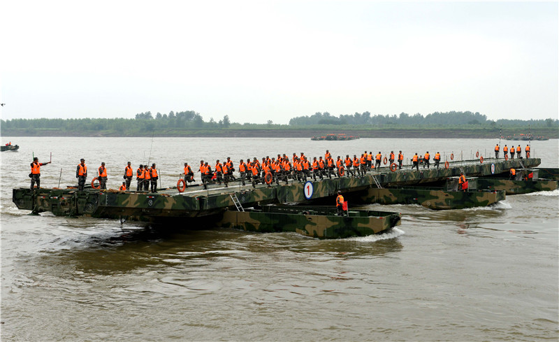 PLA builds 500m pontoon bridge in 15 minutes