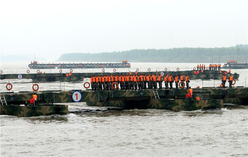 PLA builds 500m pontoon bridge in 15 minutes