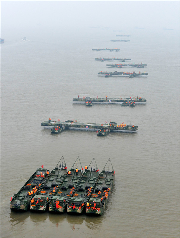 PLA builds 500m pontoon bridge in 15 minutes