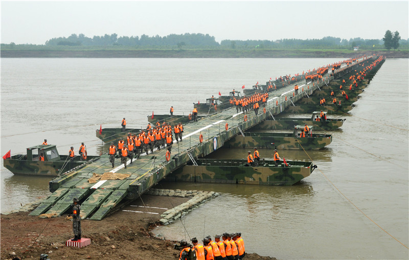 PLA builds 500m pontoon bridge in 15 minutes