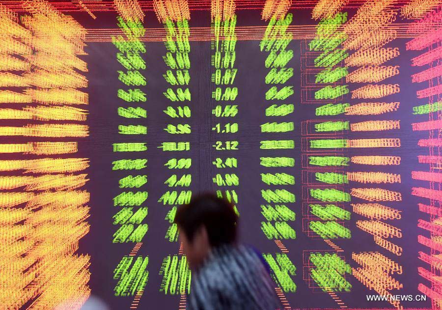 China stocks tumble further, drag index to seven-month low