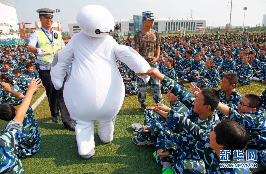 Policemen dress up as Baymax to promote traffic safety