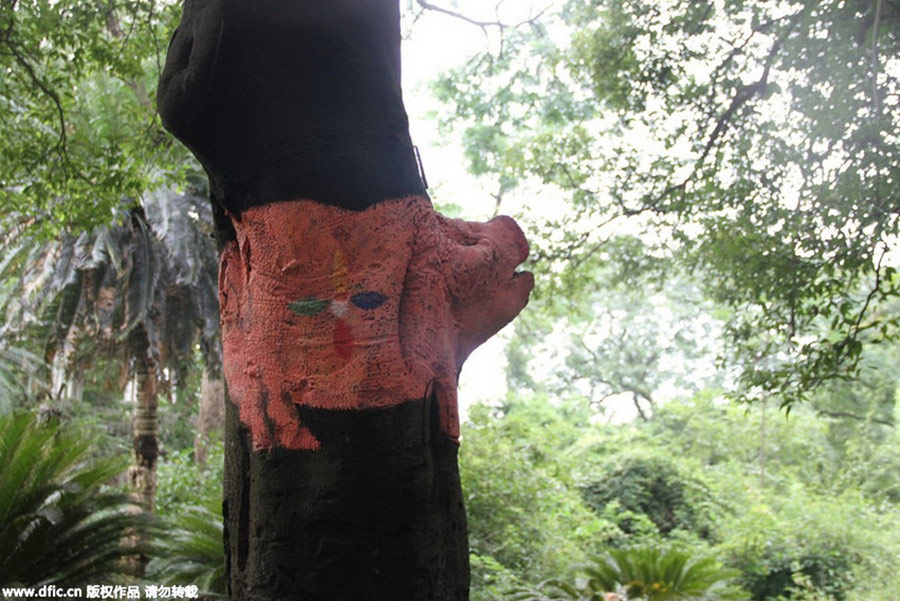 Animals illustration appear on tree trunks in Guilin City Park