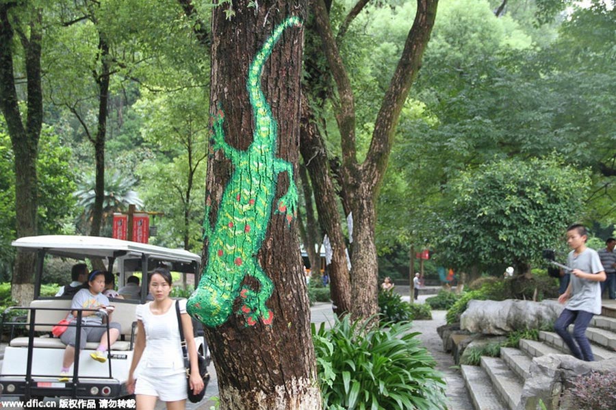 Animals illustration appear on tree trunks in Guilin City Park