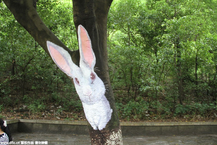 Animals illustration appear on tree trunks in Guilin City Park