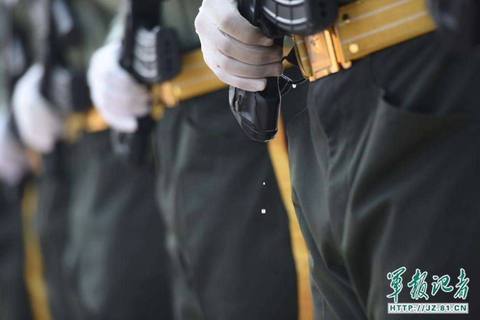 Soldiers take hard training for V-Day parade