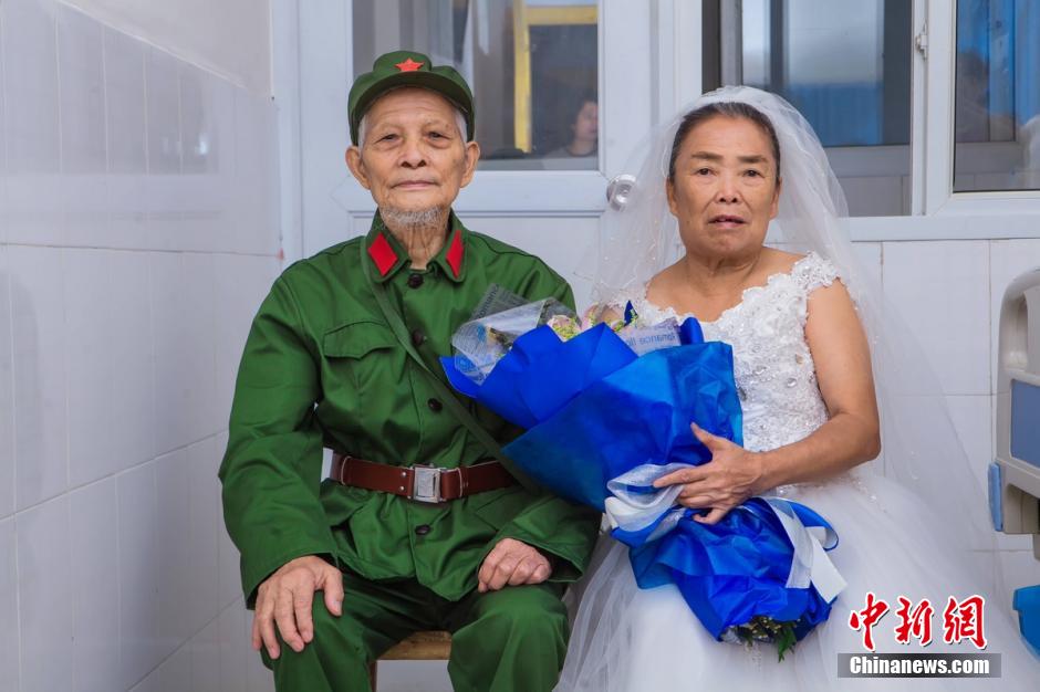 Taking wedding photos in hospital, 94-year-old veteran realizes dream for decades 