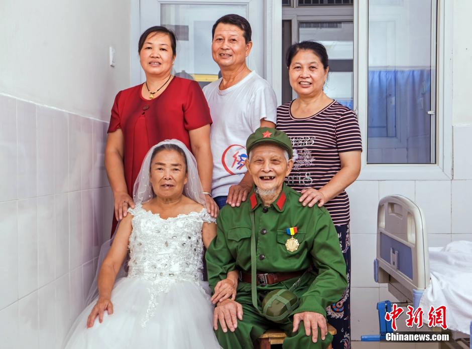 Taking wedding photos in hospital, 94-year-old veteran realizes dream for decades 