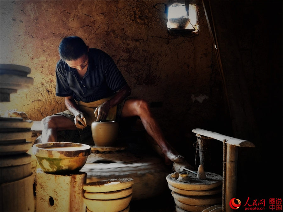 Traditional pottery workshop in Nanfeng