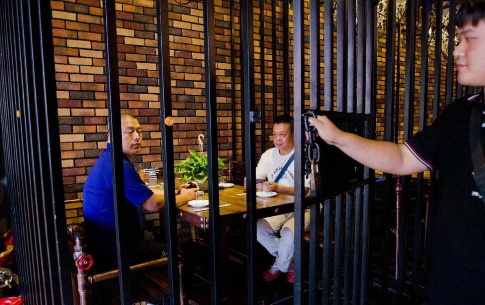 Prison-themed restaurant opens in Jilin