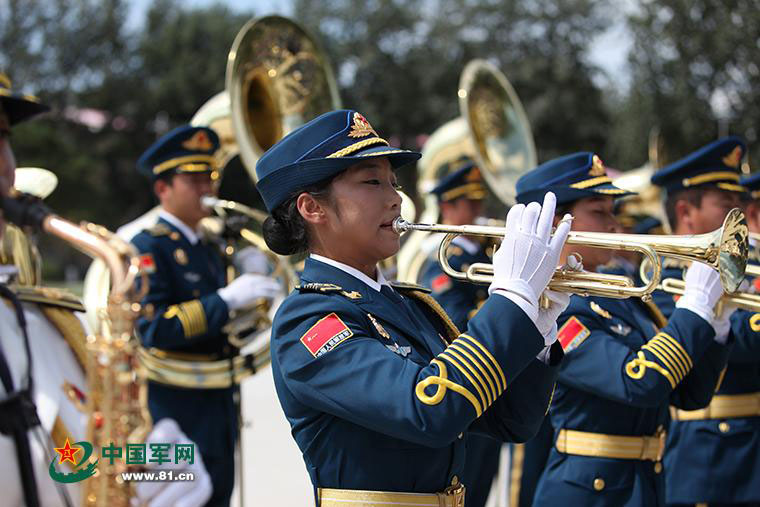 Charming iron ladies in China's upcoming V-Day celebrations