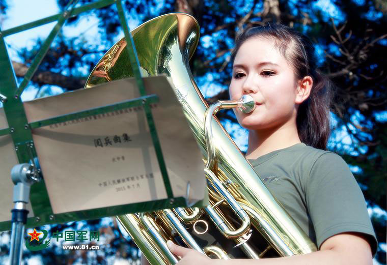 Charming iron ladies in China's upcoming V-Day celebrations