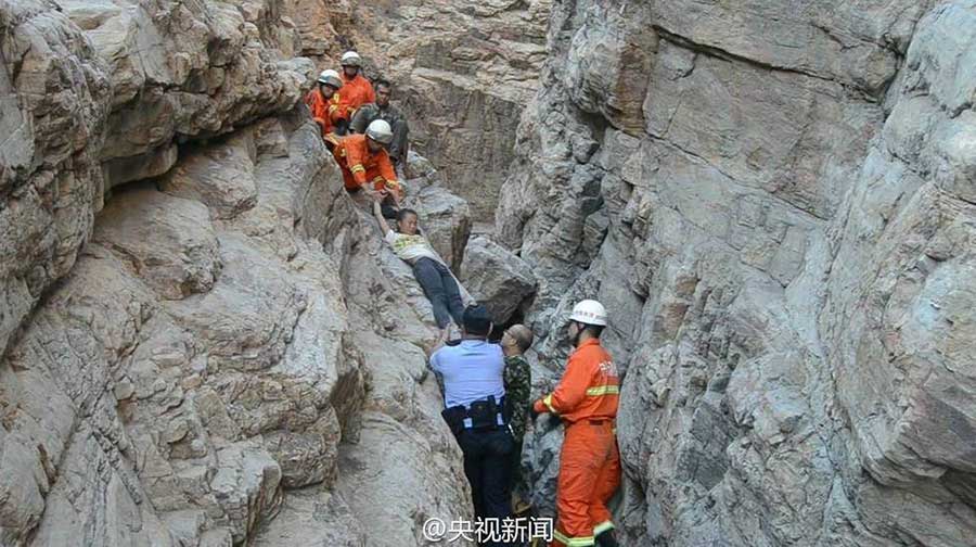 Three girls trapped in steep cliff rescued