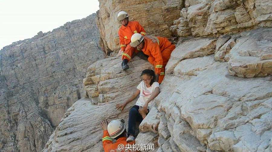 Three girls trapped in steep cliff rescued