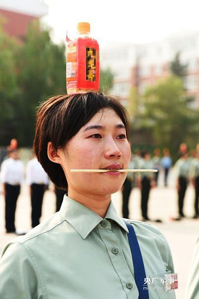 Charming Chinese female soldiers