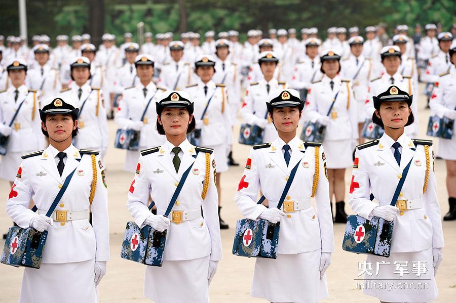 Charming Chinese female soldiers