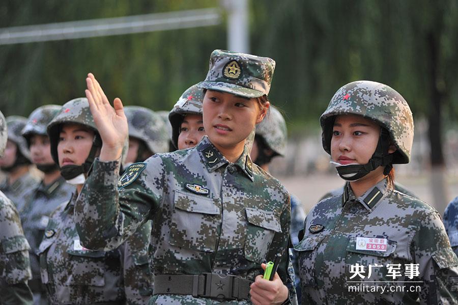 Charming Chinese female soldiers