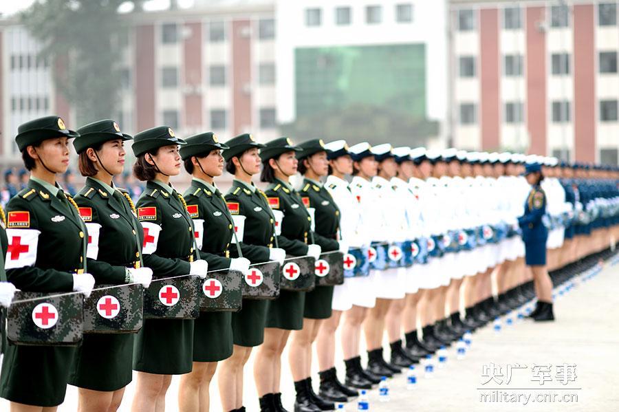 Charming Chinese female soldiers