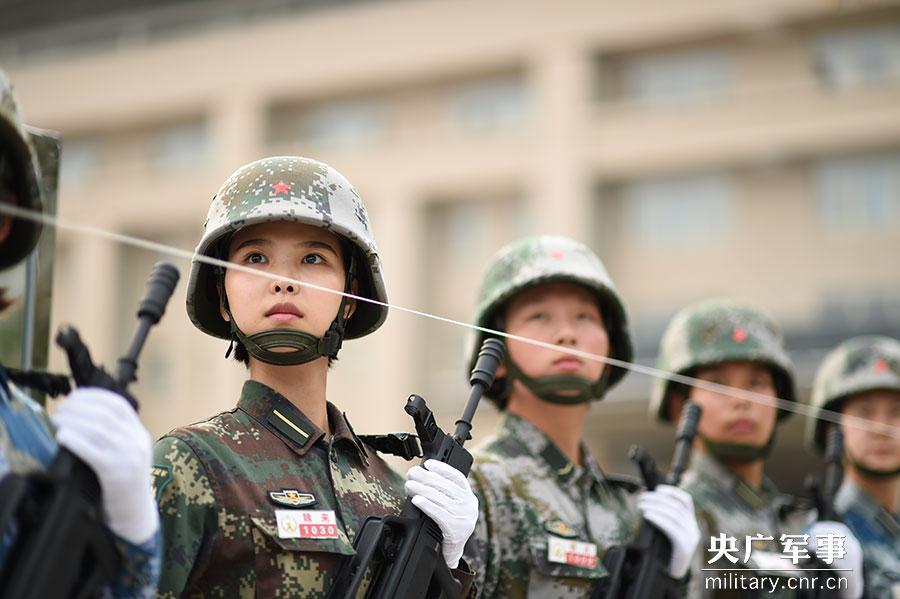 Charming Chinese female soldiers