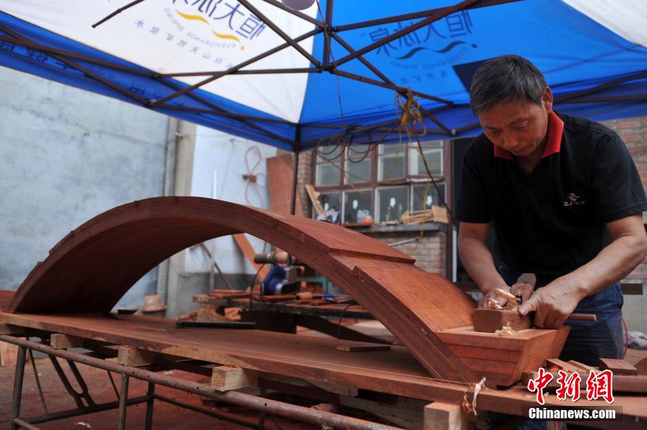 Miniature Zhaozhou Bridge made of 7000 pieces of wood