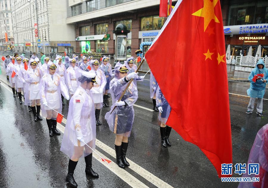 Chinese female honor guards parade in Moscow 