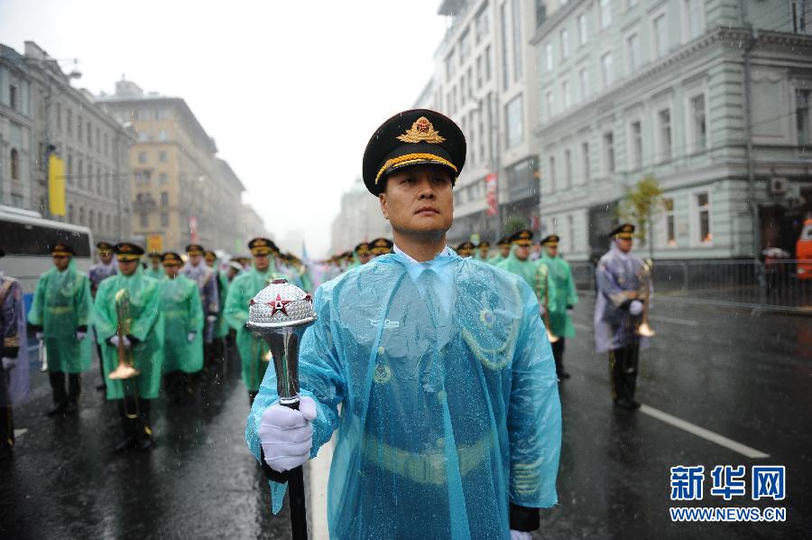 Chinese female honor guards parade in Moscow 