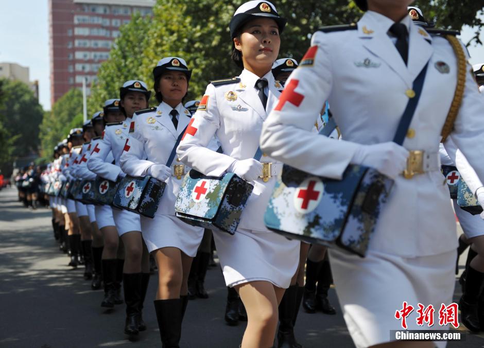 Female soldiers return to school after V-Day parade