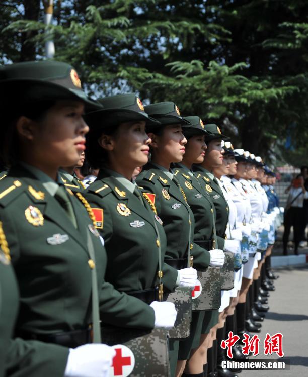 Female soldiers return to school after V-Day parade