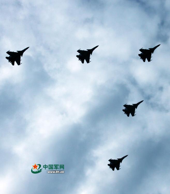 Stunning moments of Chinese air force in V-day parade