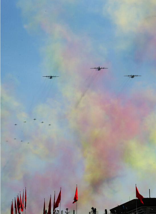 Stunning moments of Chinese air force in V-day parade