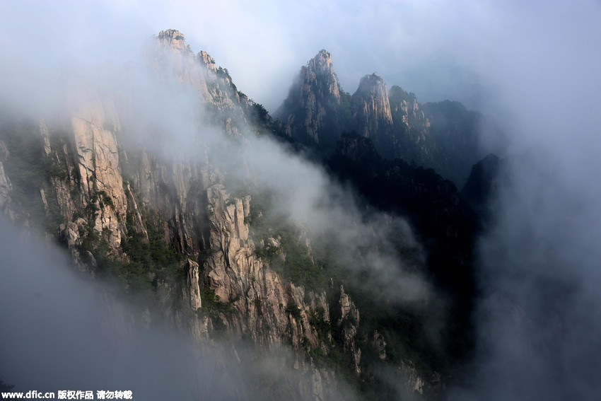 Fantastic autumn scenery of Mount Huangshan