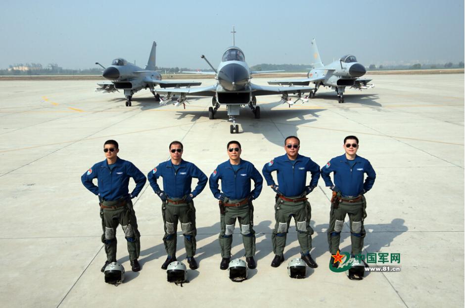 Pilots attending V-Day parade take group photos with their planes