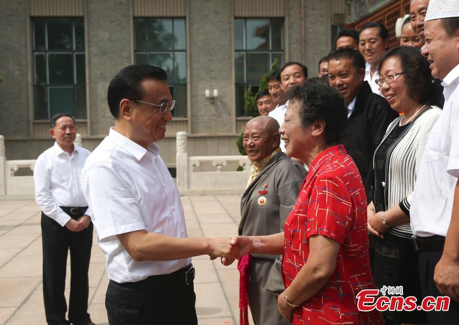 Premier Li meets representatives of teachers in Beijing