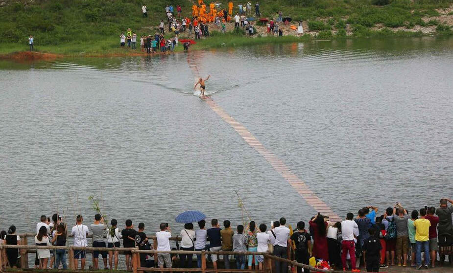 Shaolin monk breaks record for running on water