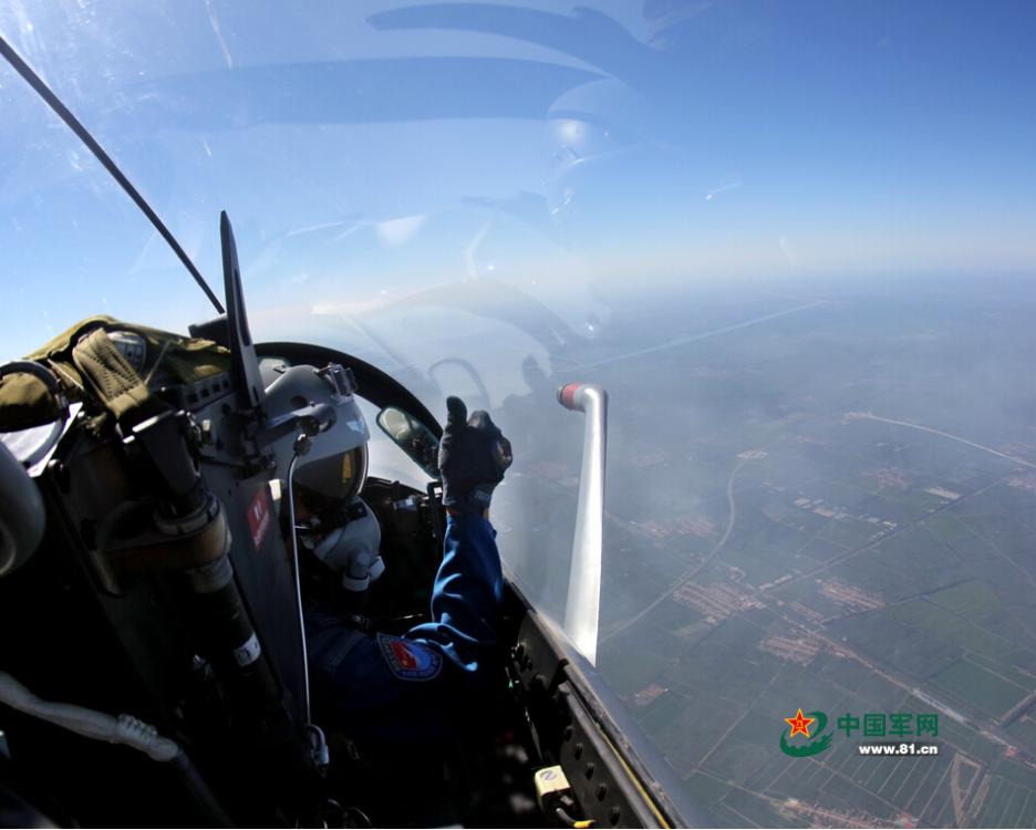 Pilots give thumbs up in fighter during V-day parade