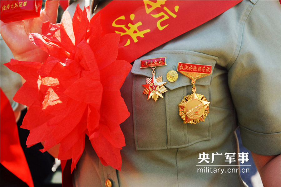 Female soldiers’ last day in barrack 