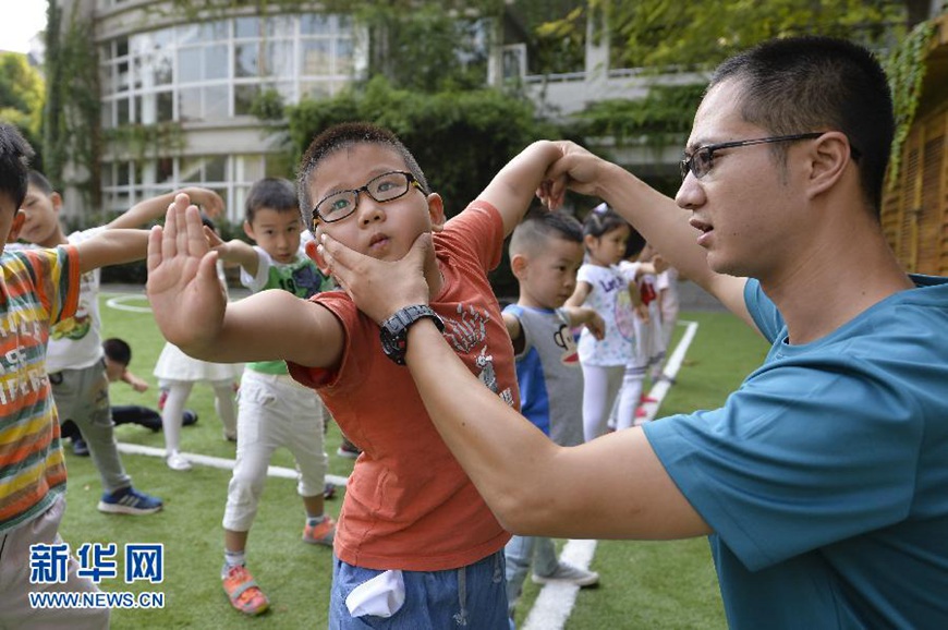 Stereotype of male preschool teachers fades in China