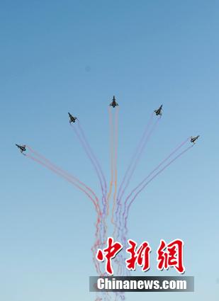 Breathtaking aerobatics show in NE China