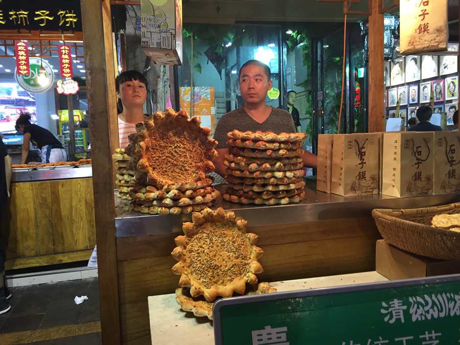 A bite of local delicacy in Xi'an Muslim Street