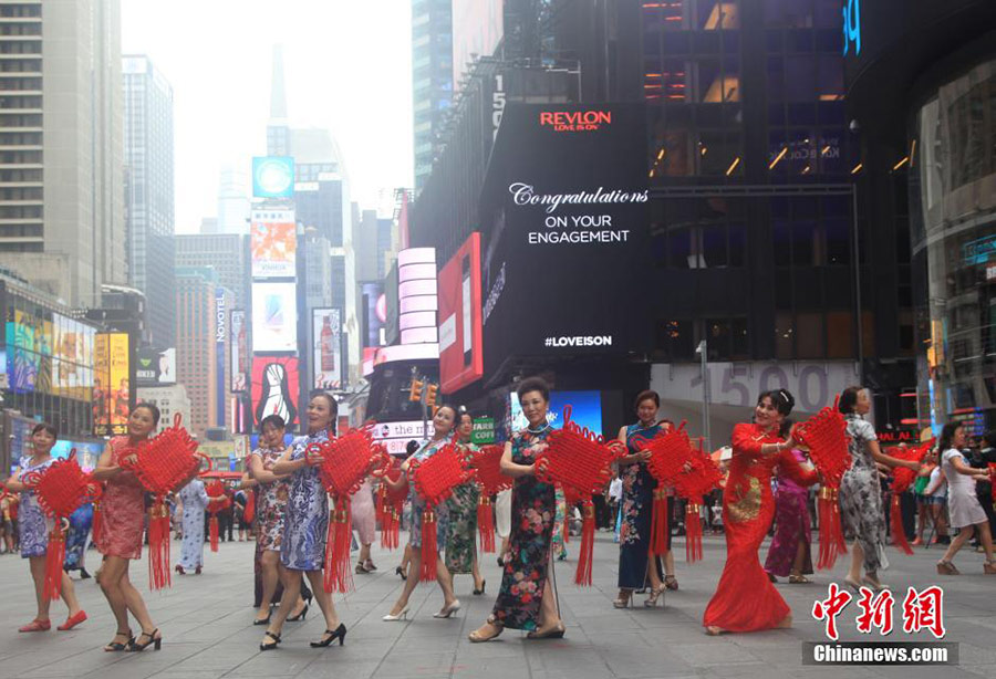 Chinese cheongsam flash mob held in New York Times Square